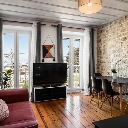Laval Apartment Mantouki المظهر الخارجي الصورة