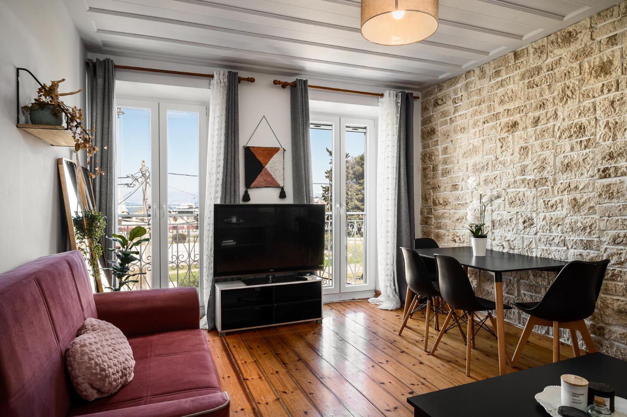 Laval Apartment Mantouki المظهر الخارجي الصورة