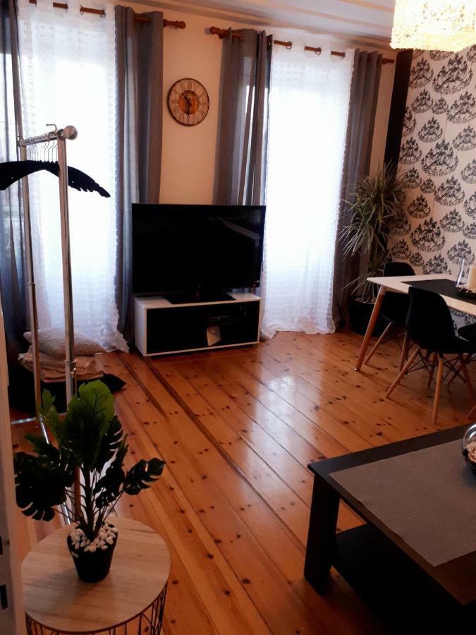 Laval Apartment Mantouki المظهر الخارجي الصورة